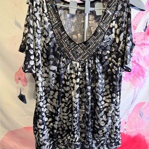 Fashion Bug Black and White Patterned Blouse ~ soft and stretchy